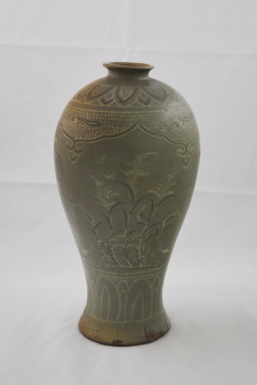 청자 상감 물가풍경무늬 매병